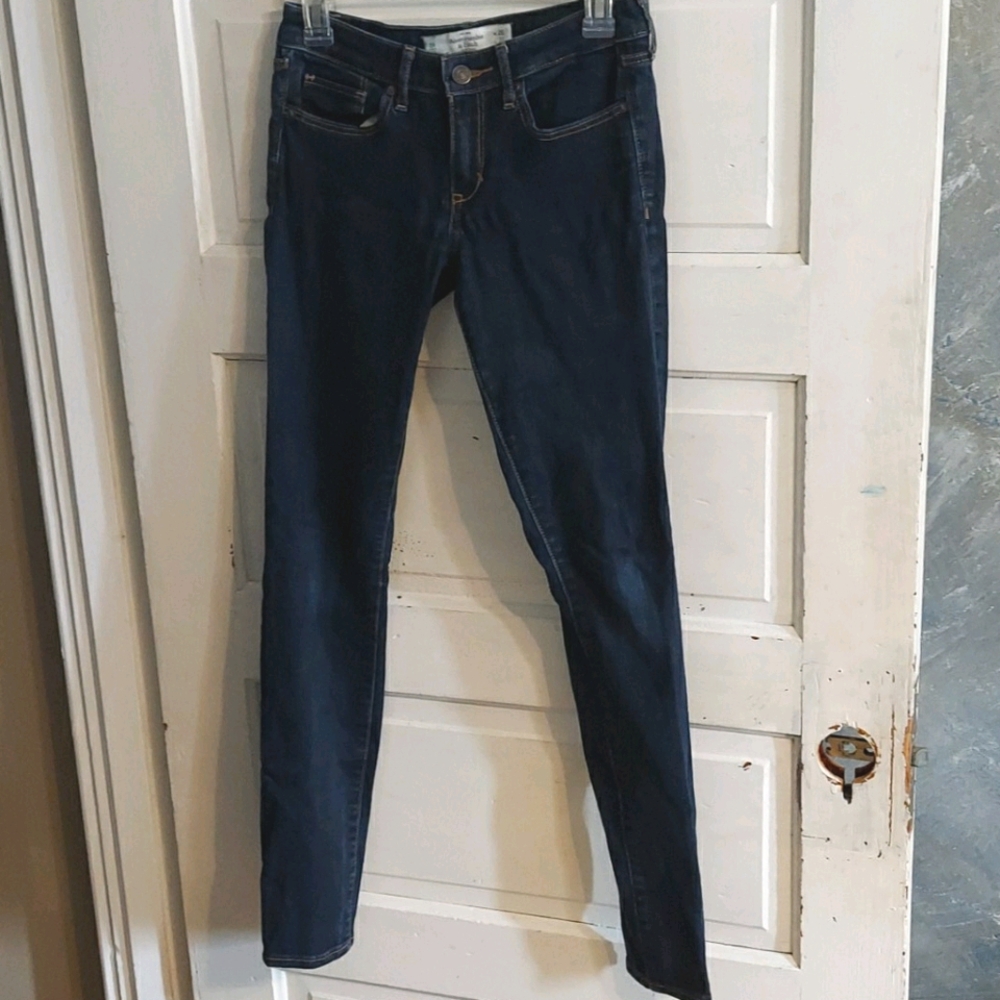 The A&F super skinny sz 2r